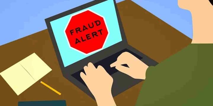 हाल ही में एक महिला भी इस तरह के स्कैम का शिकार होने से बाल-बाल बची. उसे मिले मैसेज ने इतना डरा दिया कि वह बैंक से लाखों रुपये निकालने पहुंच गई. हालांकि बैंक कर्मचारी की सतर्कता से उसे समय रहते चेतावनी मिल गई और उसकी बड़ी रकम सुरक्षित बच गई.