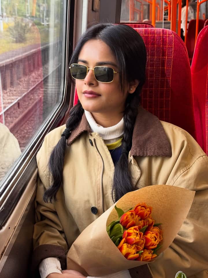 Actress Riddhi Kumar London trip photos: అందాల భామను గుర్తు పట్టారా? రెబల్ స్టార్ ప్రభాస్ సరసన 'ది రాజా సాబ్'లో నటించిన ముగ్గురు అమ్మాయిలలో ఒకరు.