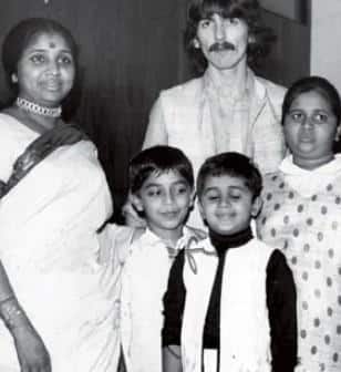 Asha Bhosle Family Tree: लता मंगेशकर से आर डी बर्मन तक, सुरों से सजा आशा भोसले का परिवार