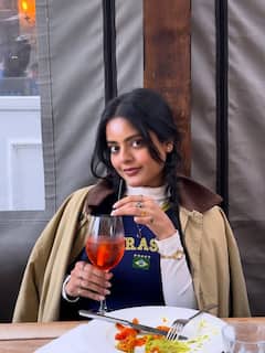 Riddhi Kumar: లండన్‌లో రాజా సాబ్ హీరోయిన్... రిద్ధి కుమార్ లేటెస్ట్ ఫోటోలు