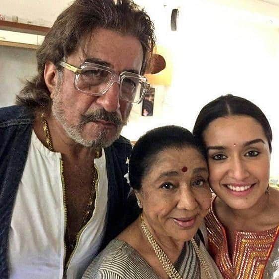 Asha Bhosle Death: श्रद्धा कपूर और आशा भोसले का रिश्ता है बेहद खास, जानिए फैमिली कनेक्शन