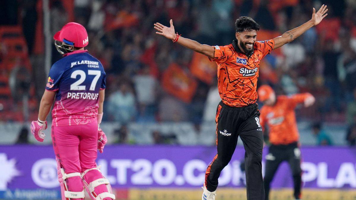 Praful Hinge Dream Debut: ఎస్ఆర్‌హెచ్‌ నయా సెన్సేషన్ ప్రఫుల్ హింగే ఎవరు? తొలి ఓవర్‌లోనే 3 వికెట్లు! ఐపీఎల్ హిస్టరీలోనే అరుదైన ఫీట్!