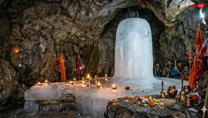 धार्मिक मान्यता के अनुसार यही वह स्थान है जहां भगवान शिव ने माता पार्वती को अमरत्व का रहस्य (अमर कथा) सुनाया था. इस कारण इस गुफा को अत्यंत दिव्य और रहस्यमय माना जाता है.
