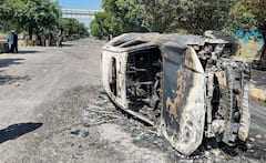 नोएडा की कंपनियों में जमकर हुई तोड़फोड़, जान बचाकर भागे कर्मचारी, तस्वीरों ने दिखाई सच्चाई