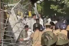Noida Phase 2 Protest: नोएडा में सैलरी बढ़ाने को लेकर बरपा हंगामा, आगजनी, पत्थरबाजी, इन रास्तों पर भीषण जाम की आशंका