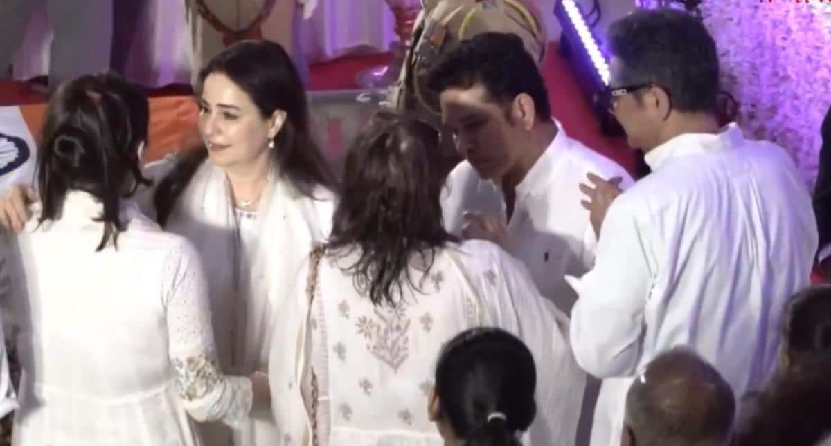 Sachin Tendulkar Cries at Asha Bhosle State Funeral