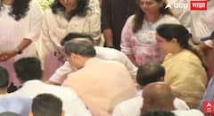 Asha Bhosle and Uddhav Thackeray: आशाताईंना शेवटचा निरोप द्यायला आवडता चाफ्याचा हार घेऊन पोहोचले, उद्धव ठाकरेंच्या डोळ्यांच्या कडा पाणावल्या, हळूच चष्मा बाजूला सारुन डोळे पुसले