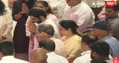 Asha Bhosle and Uddhav Thackeray: आशाताईंना शेवटचा निरोप द्यायला आवडता चाफ्याचा हार घेऊन पोहोचले, उद्धव ठाकरेंच्या डोळ्यांच्या कडा पाणावल्या, हळूच चष्मा बाजूला सारुन डोळे पुसले