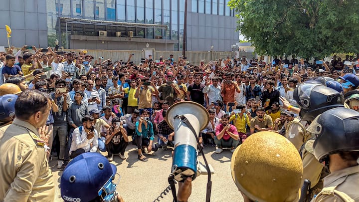 The agitation spread to Sector 62 and other industrial areas, leading to large gatherings and escalating tensions.