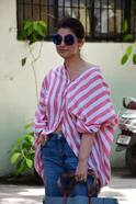 Photos: સમર લૂક હોય તો આવો, ઓવરસાઇઝ શર્ટ અને જીન્સમાં ટ્વિન્કલ ખન્નાનો જોવા મળ્યો સ્વેગ