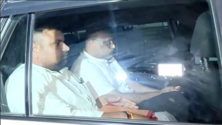 হাওয়ালার মাধ্য়মে প্রায় ৫০কোটি বেআইনি লেনদেনের অভিযোগ তাঁর বিরুদ্ধে।