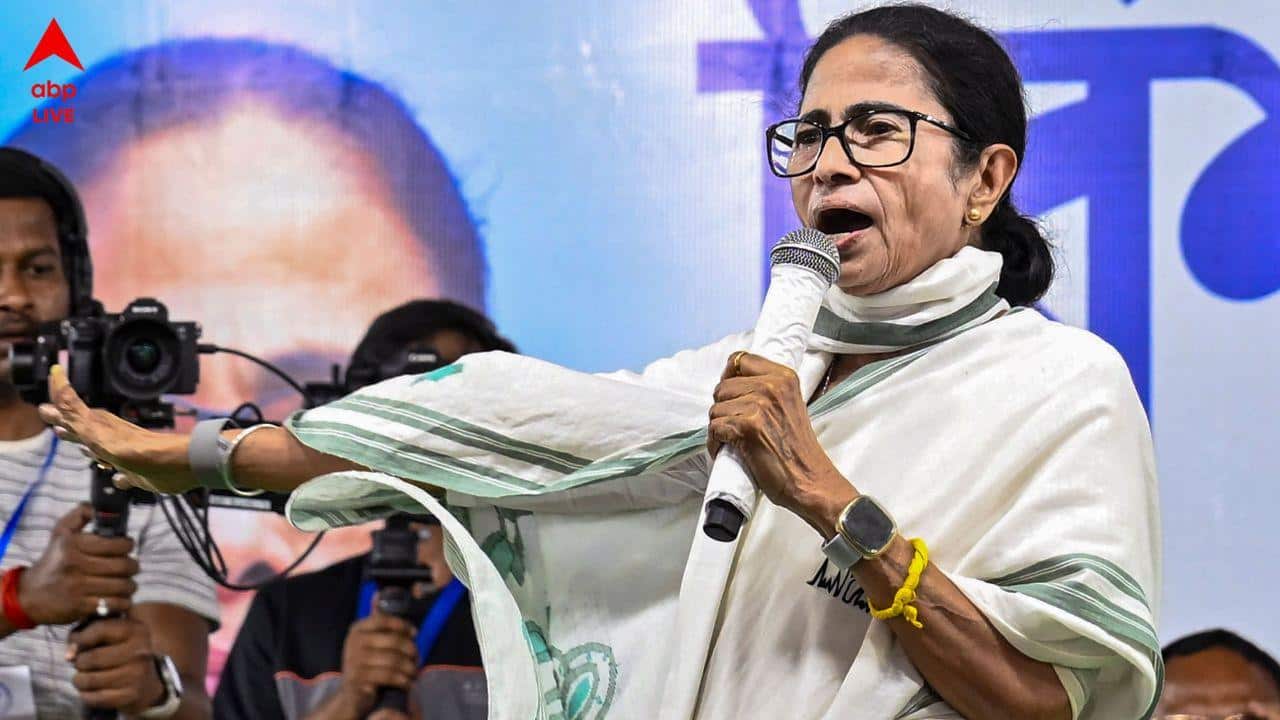 Mamata Banerjee : 'কেন্দ্রীয়মন্ত্রী টাকা নিয়ে আসেন !' চাঞ্চল্যকর অভিযোগ মমতার, নিশানায় কে ?