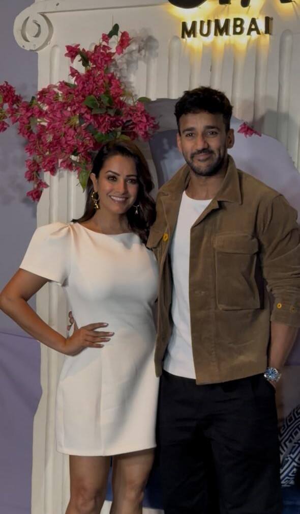 Anita Hassanandani was looking quite stunning in a white short dress. At the same time, her husband Rohit Reddy also looked quite handsome in casual look.