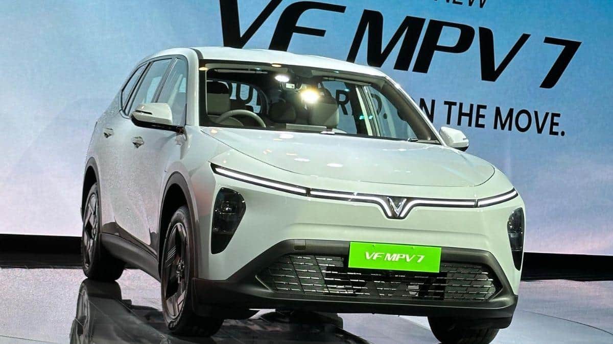 Vinfast VF MPV7: வின்ஃபாஸ்டின் முதல் 7 சீட்டர் EV எம்பிவி விலை அறிவிப்பு - பட்ஜெட்டில் ப்ரீமியம் கார் எப்படி இருக்கு?