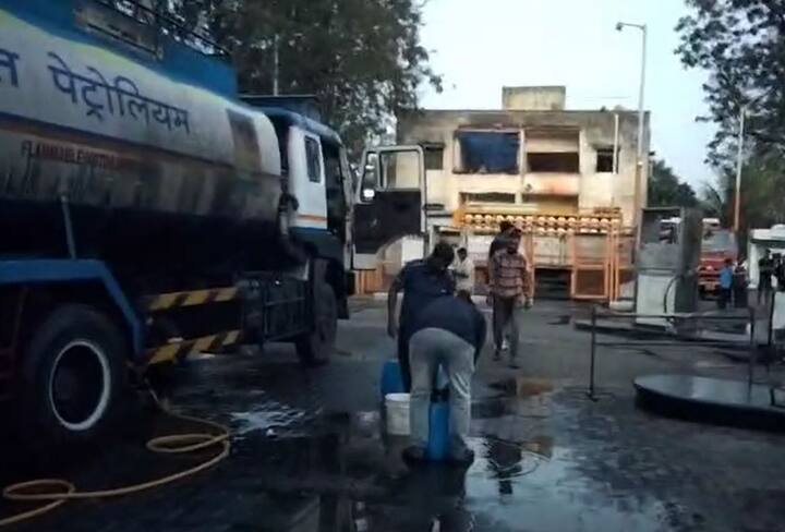 या घटनेमुळे काही काळ पेट्रोल पंप परिसरात घबराटीचे वातावरण निर्माण झाले होते.