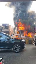 Fire Near Goregaon Bangur Nagar Metro: गोरेगावमधील बांगुर नगरजवळील झोपडपट्टीमध्ये भीषण आग; हादरवणारे PHOTO