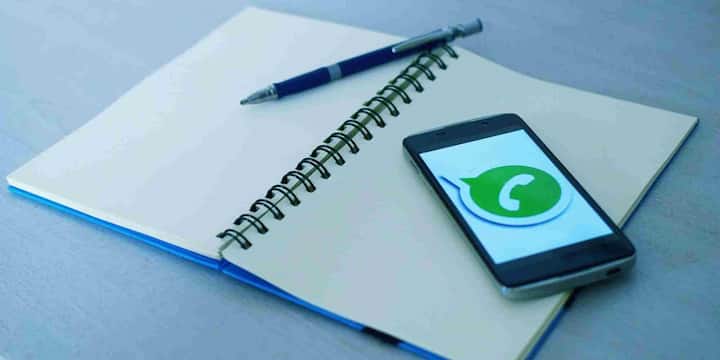 एक WhatsApp अकाउंट को आप एक साथ कई डिवाइस से जोड़ सकते हैं लेकिन इसकी एक सीमा होती है. सभी चैट्स एंड-टू-एंड एन्क्रिप्शन के साथ सुरक्षित रहते हैं, यानी आपकी प्राइवेसी बनी रहती है. हालांकि, कुछ फीचर्स जैसे लाइव लोकेशन शेयरिंग दूसरे डिवाइस पर पूरी तरह काम नहीं कर सकते.