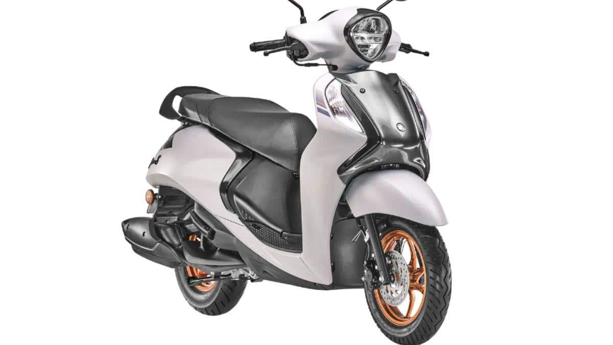 Yamaha Fascino 125 Fi Hybrid Launched: యమహా నుండి సరికొత్త ఫాసినో 125 హైబ్రిడ్ లాంచ్.. అదిరిపోయే డిజైన్, సూప‌ర్బ్ ఫీచర్లు! ధర ఎంతంటే?