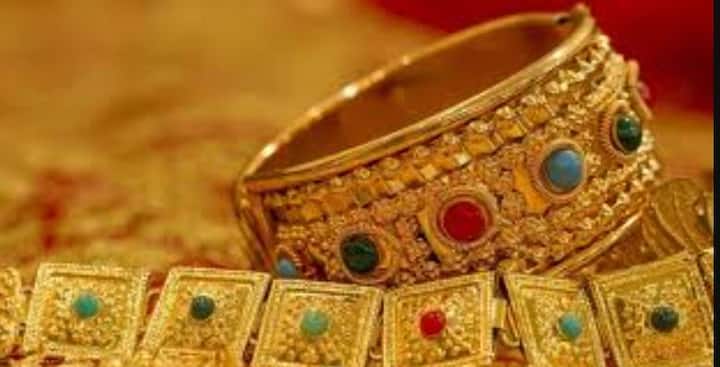 ਨਿਯਮਾਂ ਦੇ ਅਨੁਸਾਰ ਸਮਾਂ ਪੂਰਾ ਹੋਣ 'ਤੇ ਤੁਹਾਨੂੰ ਪੈਸੇ ਜਾਂ ਸੋਨਾ ਪ੍ਰਚਲਿਤ ਕੀਮਤ 'ਤੇ ਵਾਪਸ ਕਰ ਦਿੱਤਾ ਜਾਂਦਾ ਹੈ। ਇਸਦਾ ਮਤਲਬ ਹੈ ਕਿ ਇਸ ਸਕੀਮ ਦੇ ਤਹਿਤ ਤੁਸੀਂ ਆਪਣੇ ਘਰ ਦੇ ਸੋਨੇ ਨੂੰ ਬੈਂਕ ਵਿੱਚ ਜਮ੍ਹਾ ਕਰਕੇ ਵਿਆਜ ਕਮਾ ਸਕਦੇ ਹੋ।