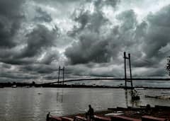Weather Forecast: বজ্রগর্ভ মেঘে সকালেই ঘনাল অন্ধকার! ঝোড়ো হাওয়া-বৃষ্টি, আগামী কয়েকঘণ্টায় আরও বাড়বে দুর্যোগ?