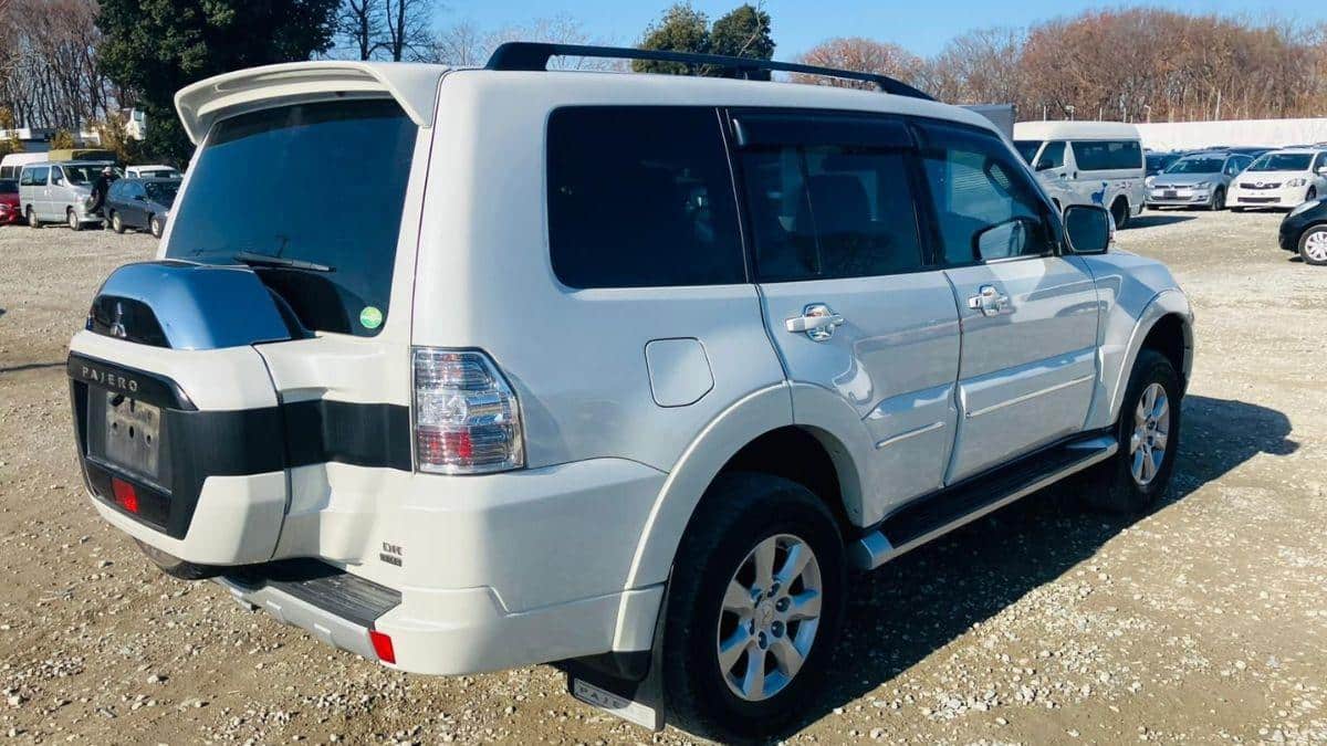 Mitsubishi Pajero: கம்பேக்கிற்கு ரெடி..! முற்றிலும் புதிய வடிவில் பஜேரோ - எந்த ரோட்லயும் தாராளமா ஓடும் எஸ்யுவி