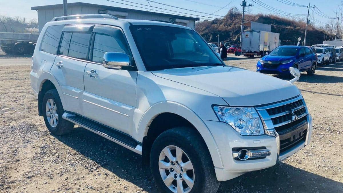 Mitsubishi Pajero: கம்பேக்கிற்கு ரெடி..! முற்றிலும் புதிய வடிவில் பஜேரோ - எந்த ரோட்லயும் தாராளமா ஓடும் எஸ்யுவி