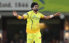 CSK Khaleel Ahmed Replacement : मुंबईचा नेट बॉलर चेन्नईच्या जर्सीत; धोनीने गुपचुप बोलावलेला 'तो' खेळाडू नक्की कोण?