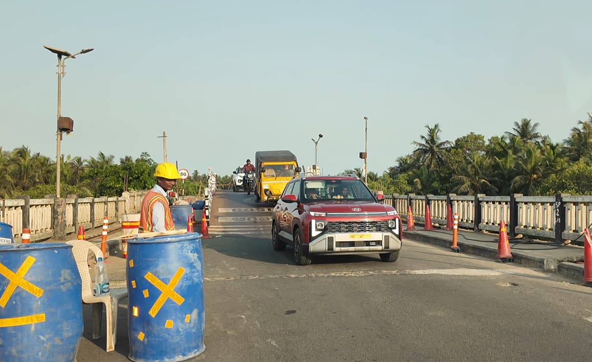 Dindi - Chinchinada Bridge: నెల‌లు దాటినా పూర్తికాని దిండి- చించినాడ వంతెన మ‌ర‌మ్మ‌త్తు ప‌నులు! ఇబ్బందులు పడుతున్న జనం!