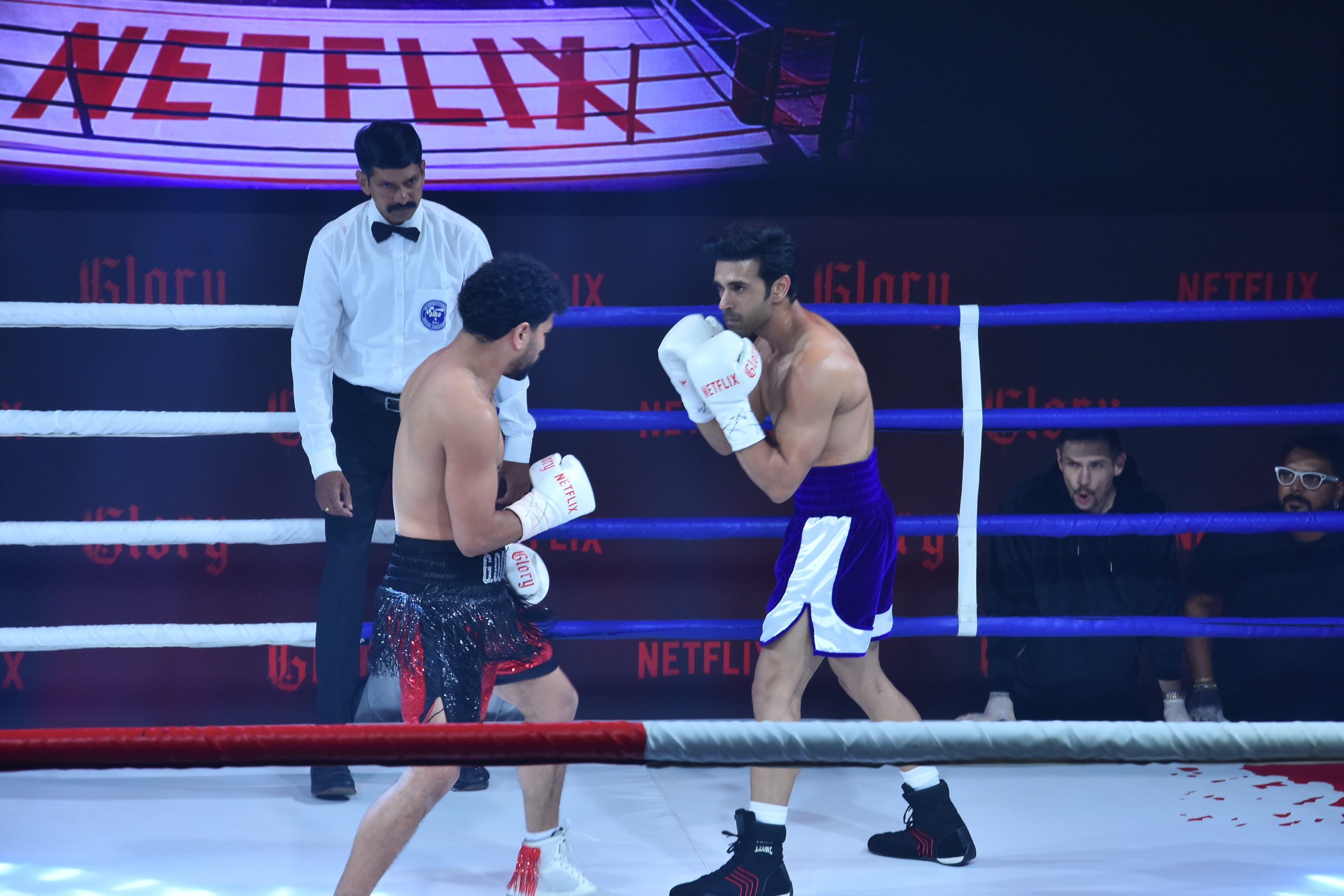 Pulkit Samrat ने रचा इतिहास, Glory के ट्रेलर लॉन्च पर नीरज गोयत के साथ लाइव बॉक्सिंग करने वाले पहले भारतीय एक्टर बने
