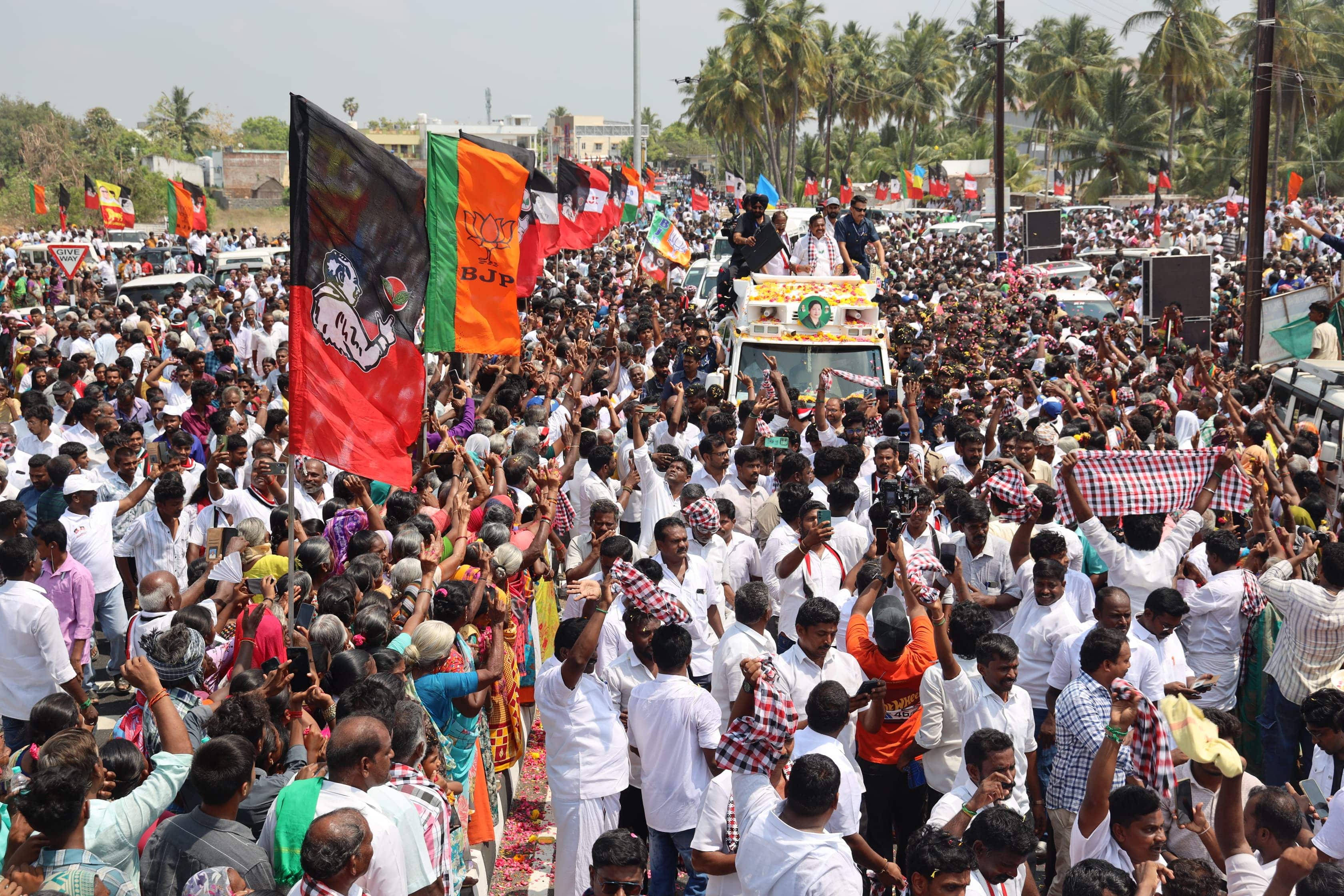 “உரிமையை பறிச்சவங்களுக்கு ஓட்டு போடாதீங்க!