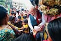 Narendra Modi Eating Jhalmuri: 'ভাই হামে আপনা ঝালমুড়ি খিলাও, কিতনে কা হোতা হ্যায় আচ্ছাওয়ালা...', মোদির 'ঝালমুড়ি ব্রেক'