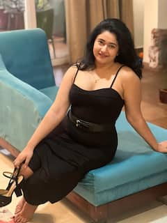 Poonam Bajwa Photo: બ્લેક ગાઉનમાં ગોર્જિયસ લાગી પૂનમ બાજવા, જુઓ તસવીરો
