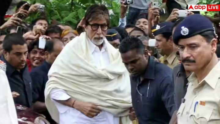 उनके शॉल पहनने का तरीका भी खास है. कंधे पर सलीके से डाली गई कश्मीरी या सिल्क शॉल पूरे लुक में गहराई और गरिमा जोड़ देती है. यह एक ऐसा स्टाइल है जो बिना ज्यादा कोशिश के असर छोड़ता है.