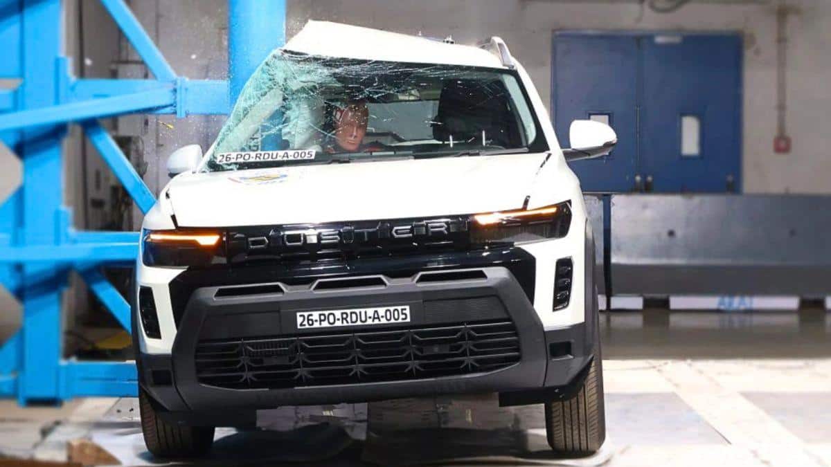 Renault Duster: எவ்ளோ அடிச்சாலும் கெத்தா நிப்பேன்..! க்ரேட்டாவுக்கே மூணு தான், 5 ஸ்டாரை வாங்கி மிரட்டும் டஸ்டர் -