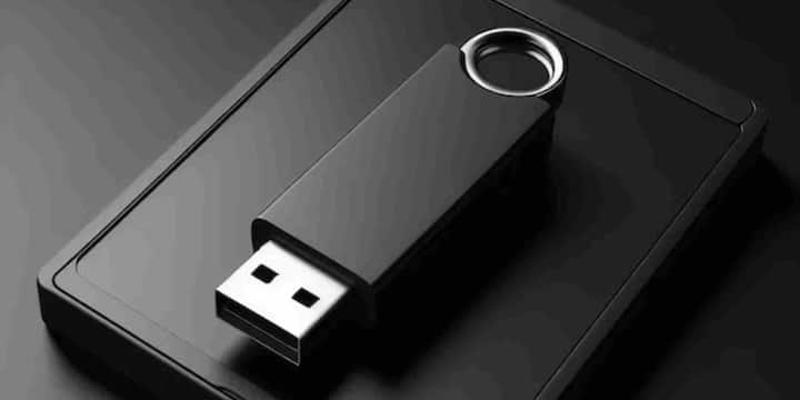 इसलिए सबसे जरूरी बात यही है कि कभी भी किसी अनजान USB डिवाइस को अपने फोन या लैपटॉप में इस्तेमाल करने से बचें क्योंकि एक छोटी सी लापरवाही आपका पूरा डिवाइस खत्म कर सकती है.