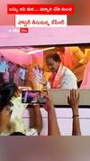 బస్సు ఆపి మరి .. చిన్నారి చేతి నుంచి .. పోస్టర్ తీసుకున్న కేసీఆర్