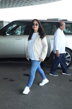 Airport Spotted: मुंबई एयरपोर्ट पर लगा सेलेब्स का जमावड़ा, जूही चावला से राजपाल यादव तक, सभी स्टाइलिश अंदाज में आए नजर