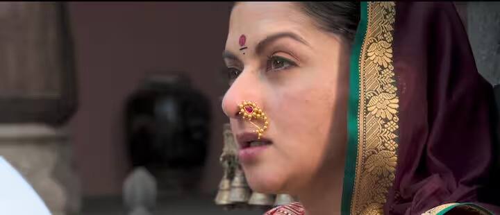 भाग्यश्रीने छत्रपती शिवाजी महाराजांच्या आई  जिजाबाई यांची भूमिका साकारली आहे.