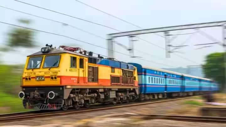 মনে রাখবেন, আপনার তৎকাল টিকিটটি নিশ্চিত করতে IRCTC অ্যাকাউন্টের কিছু নির্দিষ্ট সেটিংস বা বৈশিষ্ট্য ব্যবহার করা প্রয়োজন। এর মধ্যে সবচেয়ে গুরুত্বপূর্ণ বৈশিষ্ট্যটি হলো 'মাস্টার লিস্ট' । এই সেটিংস পেশাদার টিকিট এজেন্টরাও ব্যবহার করে থাকেন। এই পদ্ধতি আপনার টিকিট বুকিংয়ের প্রক্রিয়াকে অনেক দ্রুততর করে তোলে। এই কাজ করে আপনার সিট পাওয়ার সম্ভাবনা অনেকটাই বেড়ে যায়।