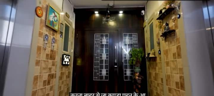 धुरंधर फिल्म के जमील जमाली यानी राकेश बेदी रियल लाइफ में काफी लग्जरी लाइफ जीते हैं. एक्टर का घर भी किसी 5 स्टार होटल से बिल्कुल भी कम नहीं है.