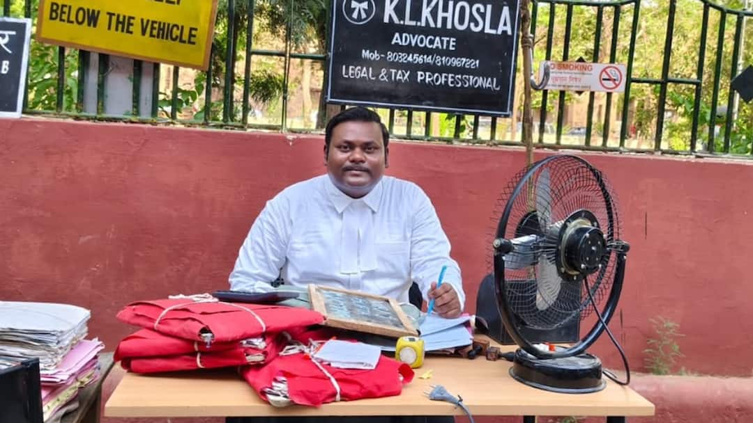 Rejected For Dark Skin, Denied Temple Entry: Panchayat Actor Vinod Suryavanshi Opens Up On Caste Bias In Karnataka Rejected For Dark Skin, Denied Temple Entry: Panchayat Actor Vinod Suryavanshi Opens Up On Caste Bias In Karnataka