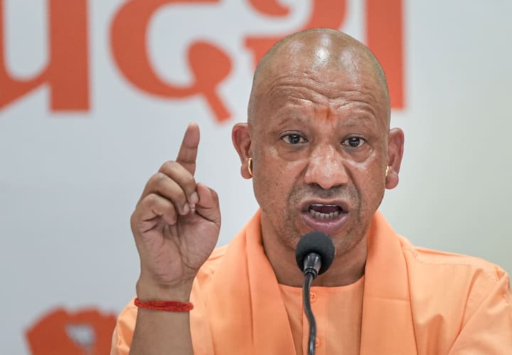 এমনকী তিনি দাবি করেন, 'মমতা দিদি তো রাম নাম শুনলেও রেগে যাচ্ছেন। দূর্গাপুজো হতে দেন না। ভাসানের সময় উপদ্রব শুরু হয়ে যায়, লাঠিচার্জ করা হয়।'