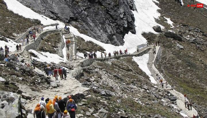 हेमकुंड एक संस्कृत नाम है जिसका अर्थ है - हेम (