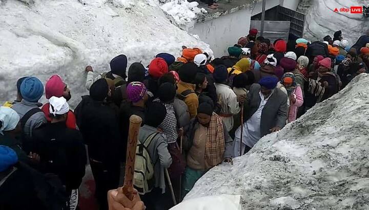 हेमकुंड साहिब यात्रा उत्तराखंड की सबसे कठिन तीर्थ यात्राओं में से एक मानी जाती है. चमोली जिले में स्थित इस स्थान को सिखों का प्रमुख तीर्थ स्थल माना गया है.