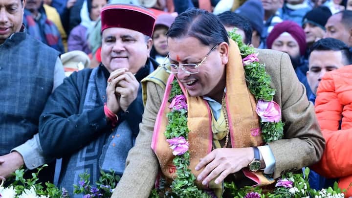 कपाट खुलने के इस ऐतिहासिक अवसर पर माणा एवं बामणी गांव की महिलाओं ने पारंपरिक जागरों के साथ मंदिर प्रांगण में झुमैलो नृत्य प्रस्तुत किया, जिससे संपूर्ण वातावरण लोक संस्कृति और आस्था के रंग में रंग गया.