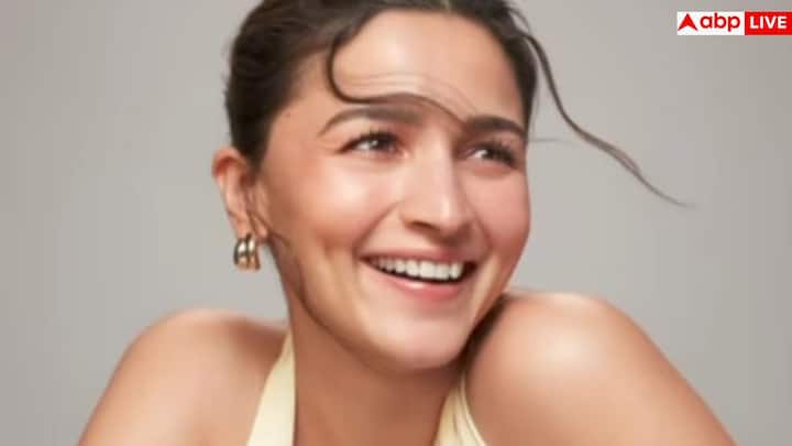इस शूट के लिए उन्होंने एक खास टॉप चुना, जिसे 5,100 रुपये की कीमत में लिया गया था. इसके साथ उन्होंने 6,990 रुपये की पीली स्ट्रेट ट्राउजर पहनी, जिससे पूरा लुक एक जैसा और संतुलित नजर आया.