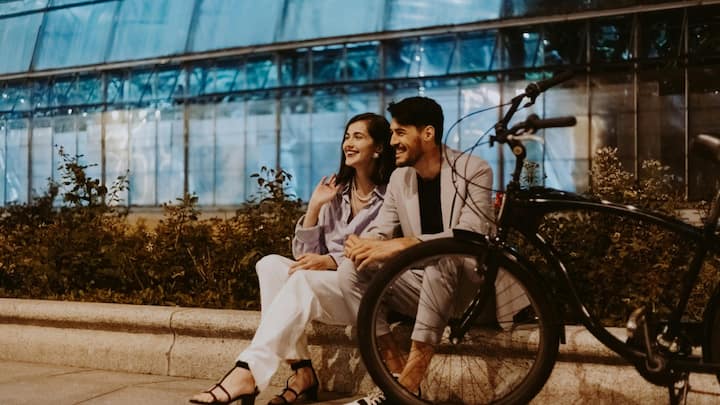 अपनी सुरक्षा का रखें ध्यान: महिलाओं को इसका खास ख्याल रखना होता है. सिर्फ फिजिकल सेफ्टी ही नहीं, बल्कि अपनी मेंटल और इमोशनल सेफ्टी का भी ध्यान रखना जरूरी है. सामने वाले के इरादों पर ध्यान दें और यह भी देखें कि शुरुआत में वह एक सीमा में रहकर ही बातचीत करे.