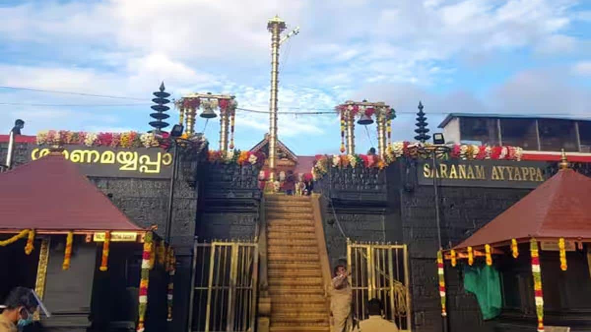 சபரிமலை சன்னிதானம் அருகே தாழ்வாக பறந்த கப்பற்படைக்கு சொந்தமான ஹெலிகாப்டர் – காரணம் என்ன?