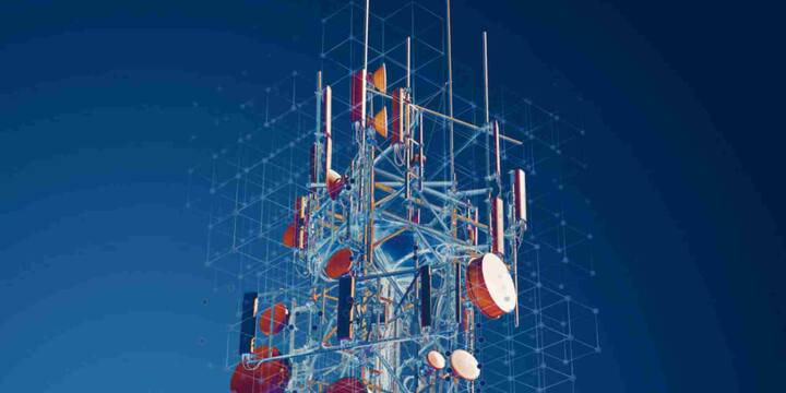 अब बात करें घर पर इस्तेमाल होने वाले ब्रॉडबैंड यानी WiFi की, तो यहां ACT Fibernet ने बाजी मारी है. इसने करीब 118 Mbps की औसत डाउनलोड स्पीड के साथ पहला स्थान हासिल किया है और अपलोड स्पीड में भी यह सबसे आगे रहा है. सरकारी कंपनी BSNL दूसरे स्थान पर रही जबकि Airtel ब्रॉडबैंड तीसरे नंबर पर रहा.