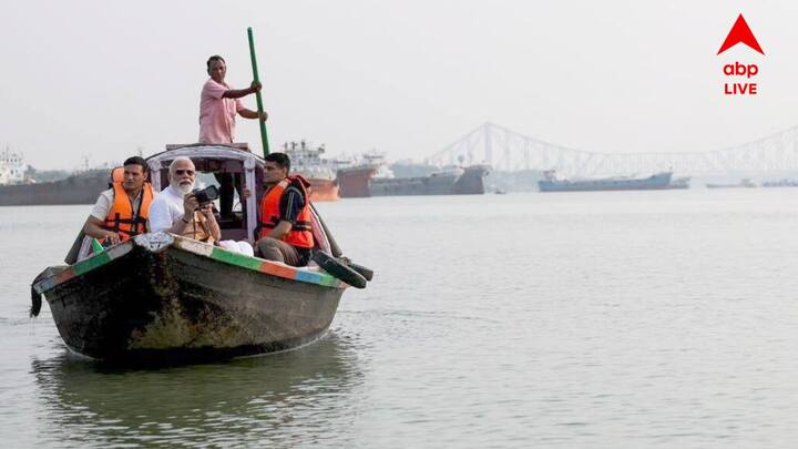 প্রধানমন্ত্রী নরেন্দ্র মোদি শুক্রবার কলকাতার হুগলি নদীতে নৌকাভ্রমণ করেন। এবং সেখান থেকে হাওড়া ব্রিজের ফটোও তোলেন। পাশাপাশি, সকালে উঠেই কলকাতার সকালটি উপভোগ করেন এবং প্রিন্সেপ ঘাট ও আউটরাম ঘাটের মতো জায়গাগুলি ঘুরে দেখেন। এই সমস্ত মুহূর্তের ছবি সোশ্যাল মিডিয়ায় শেয়ার করেন তিনি।